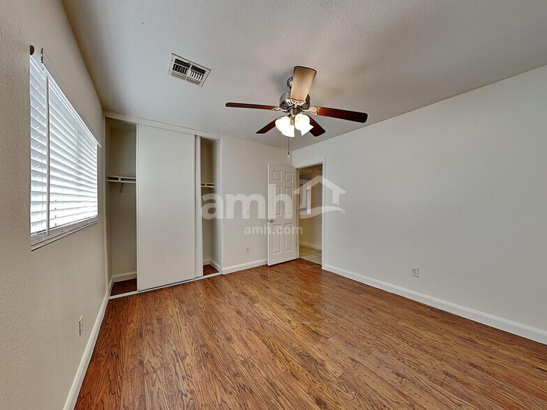 Building Photo - 2444 E Gleneagle Dr