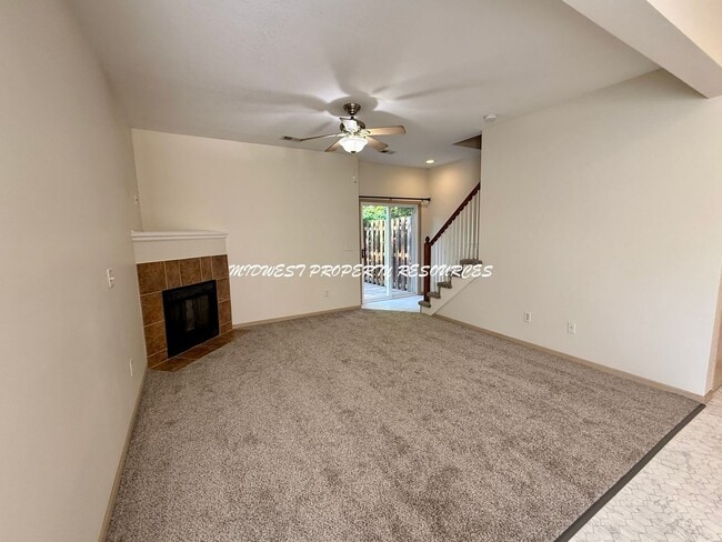 Building Photo - Highly Desired 3 Bd End Unit For Lease