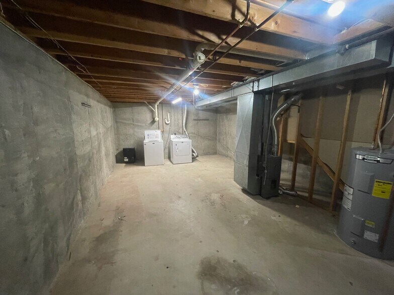 Building Photo - 1787 Apartment Dr