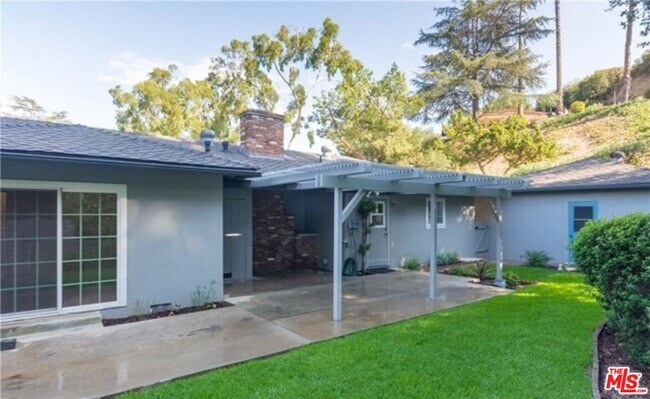 Building Photo - 1290 Clubhouse Dr