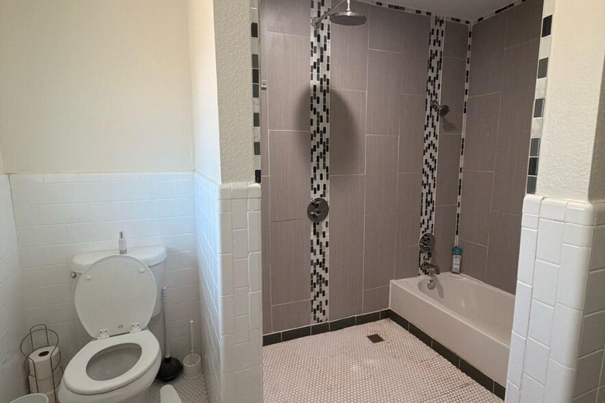 Building Photo - 809 NW 9th St