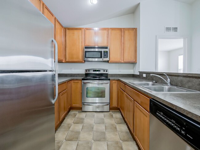 Building Photo - AVAILABLE NOW! Charming 2-Bed Home in the Heart of Wixom