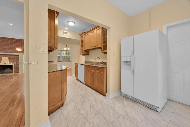 Building Photo - 46 Montilla Ave