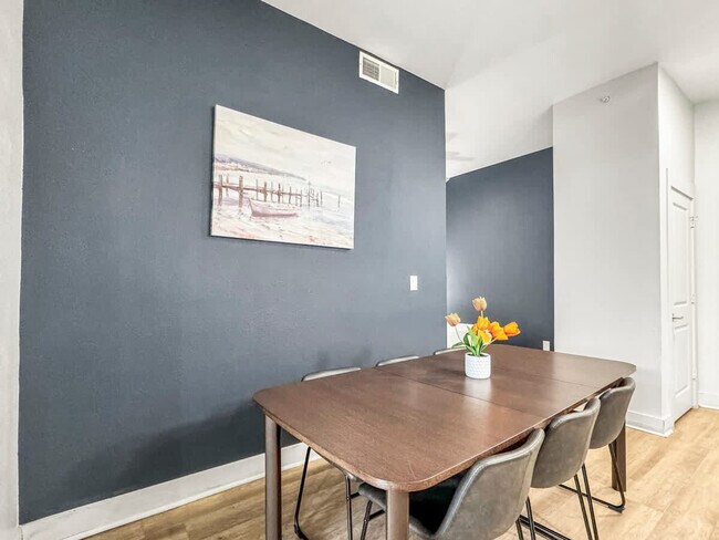 Building Photo - 2901 Indiana St