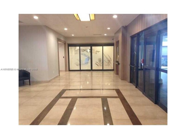 Building Photo - 3731 N Country Club Dr