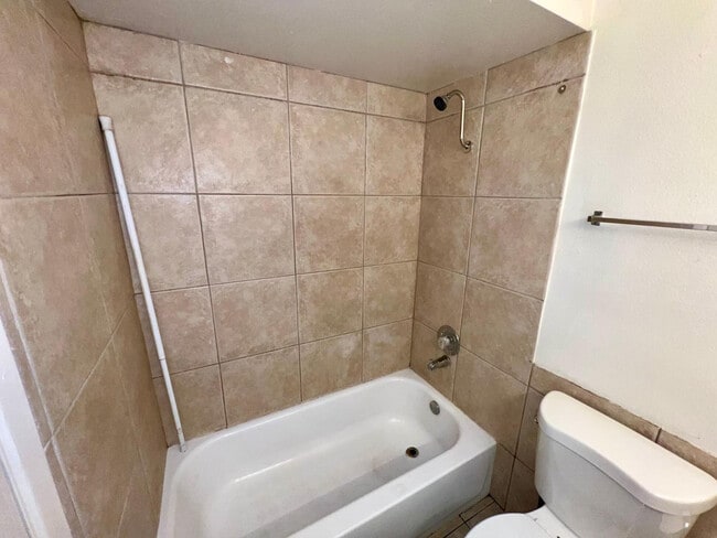 Building Photo - 953 W Emelita Cir