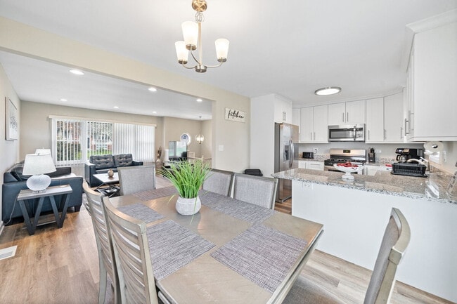 Building Photo - 820 Shawnee Dr