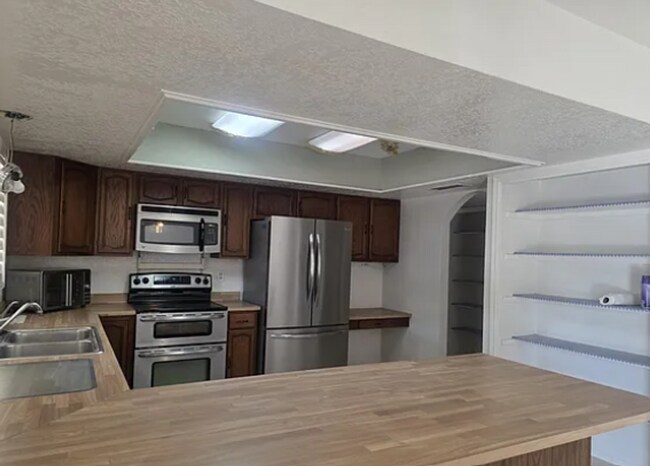 Building Photo - Spacious 4-Bedroom Home with Pool & RV Gate in Established Mesa Neighborhood