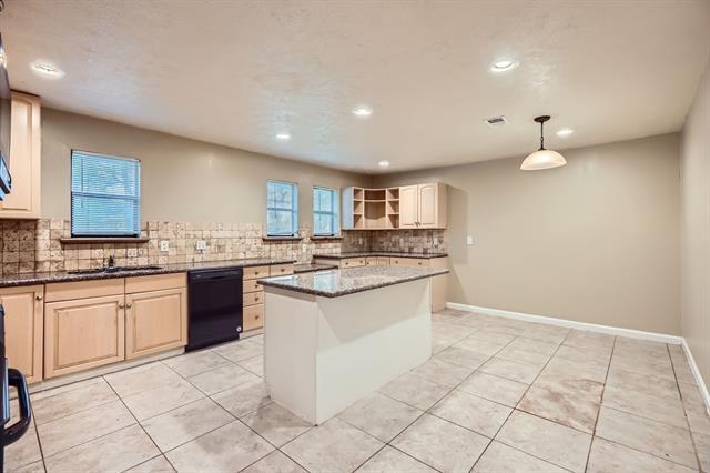 Building Photo - 1724 Midcrest Dr