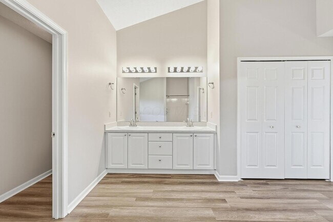 Building Photo - 6498 Ringsend Ct