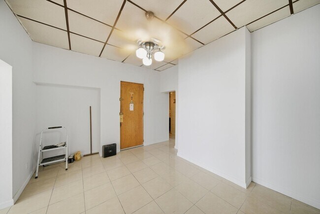 Building Photo - 222 47th St