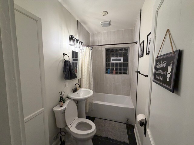 Building Photo - 3349 W Eastwood Ave