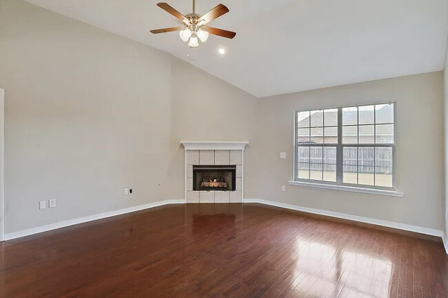 Building Photo - 401 Westport Way