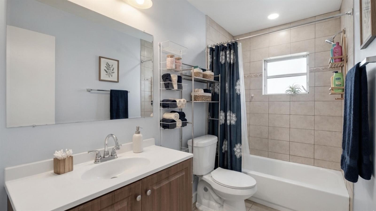 Building Photo - 7106 NW 80th Ave