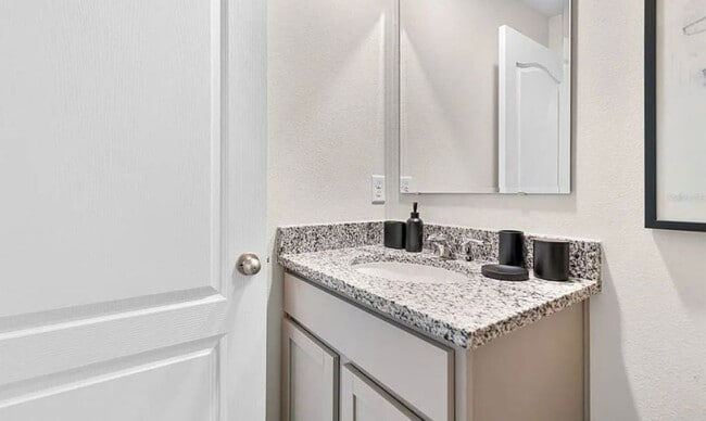 Building Photo - 528 Zinfandel Dr