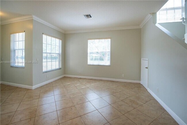 Building Photo - 3371 Lakeside Dr