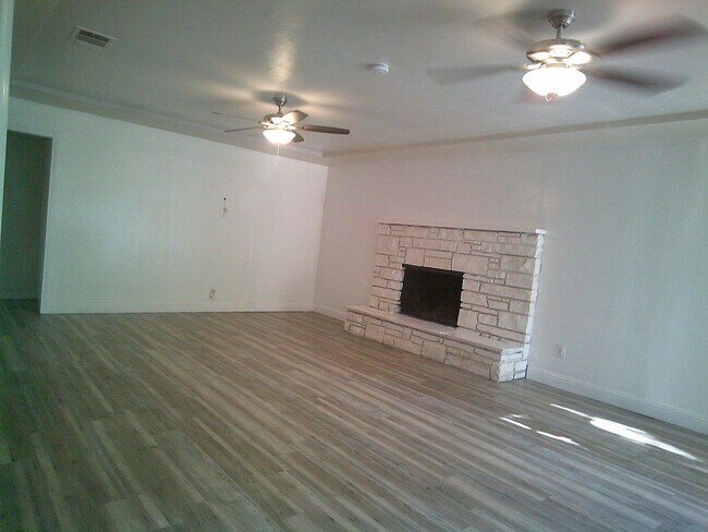 Building Photo - 2413 Ashby St