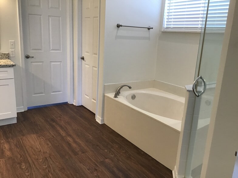 Building Photo - 428 Knight Land Ct