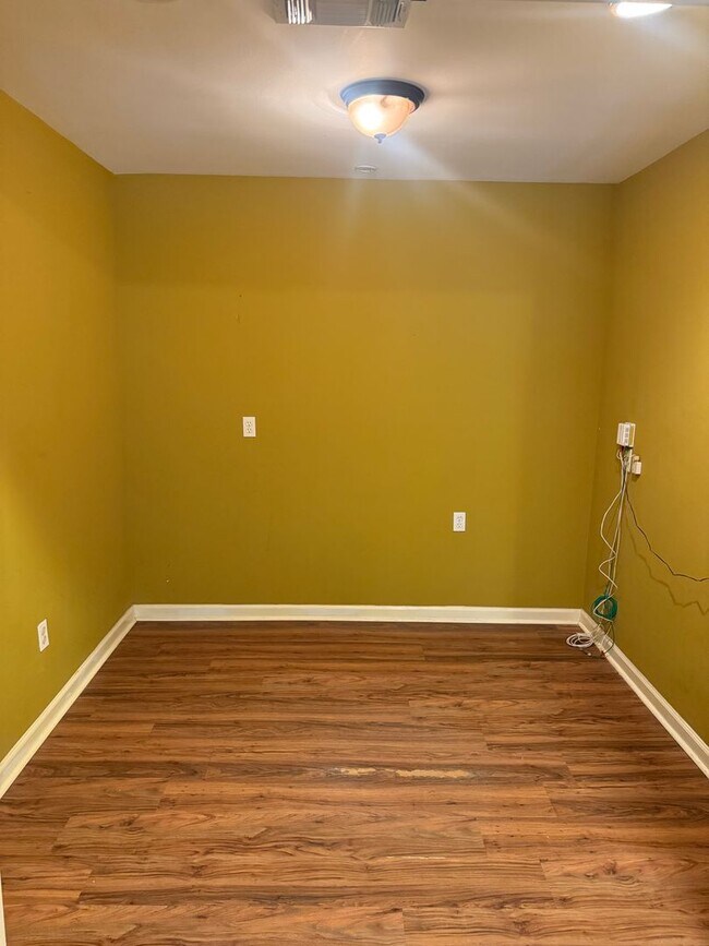 Building Photo - Rental Available Now in Lake Sherwood Acres!