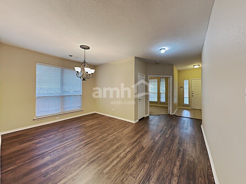 Building Photo - 3605 Varden St
