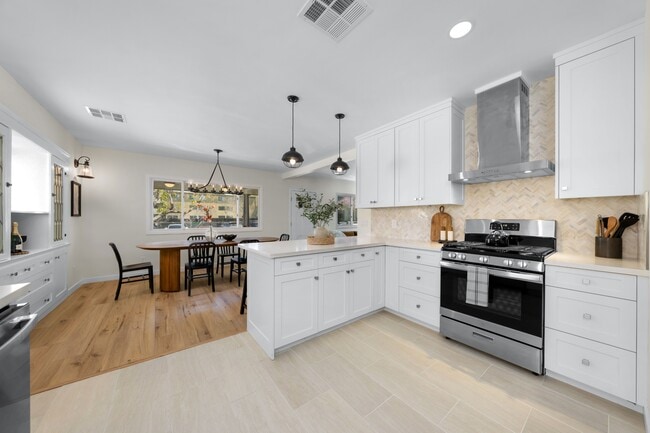 Building Photo - 4062 Goldfinch St