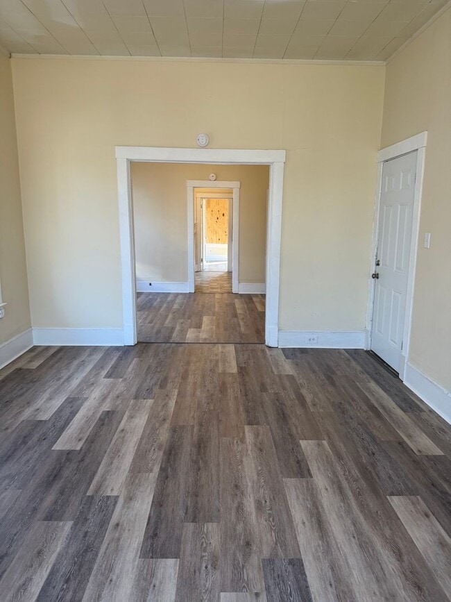 Building Photo - Historic Highland Charm – Beautifully Refurbished Upstairs Unit for Lease