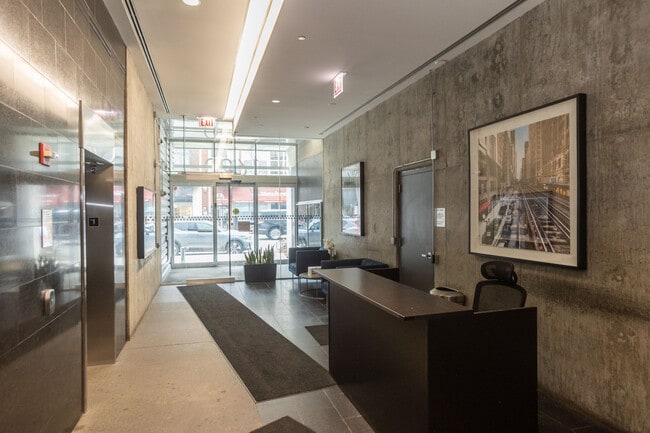 Building Photo - 1620 S Michigan Ave