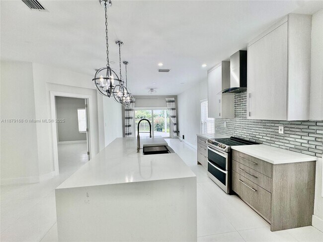 Building Photo - 16420 Sapphire St
