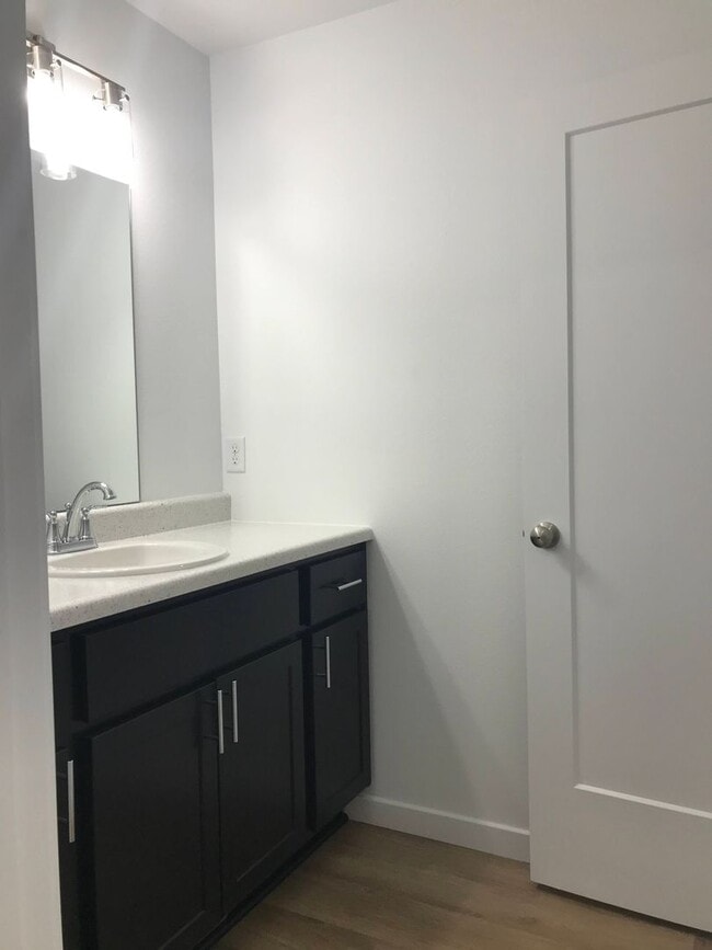 Building Photo - Executive Rental -  4 Bedroom 3 Baths