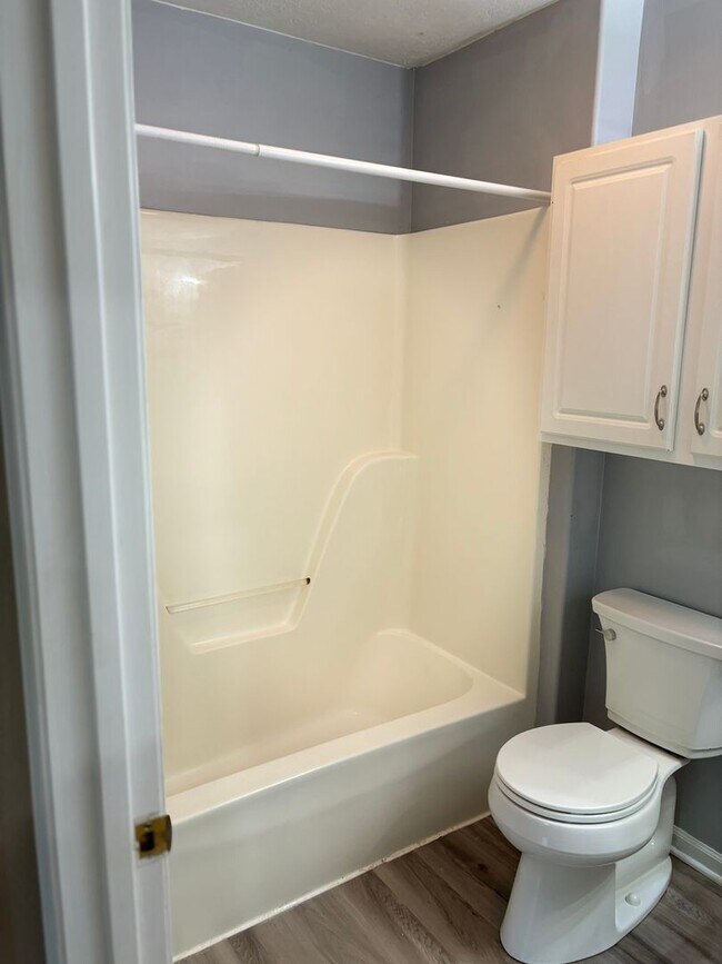 Building Photo - 3 Bedroom All Brick Home Southwest Springf...