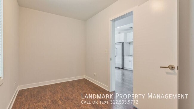 Building Photo - 2833 N Avers Ave