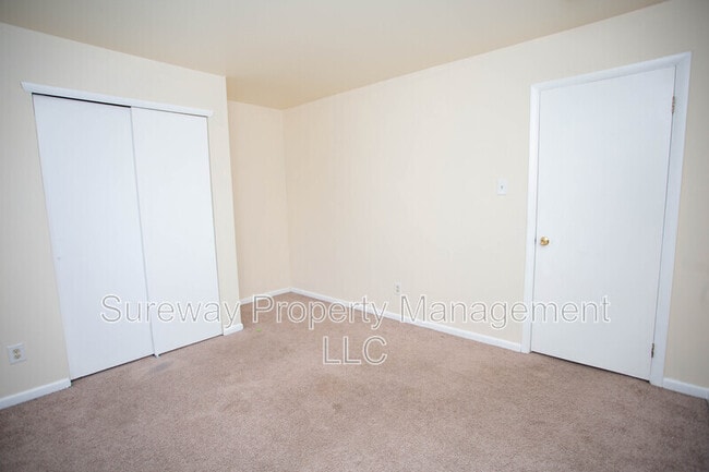 Building Photo - 5729 Irving Ave