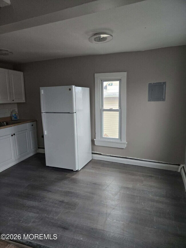 Building Photo - 43 Webb Ave