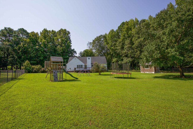 Building Photo - Charming 3-Bed, 2-Bath Home in Pittsboro's Serene Olde Farm Neighborhood! ?????