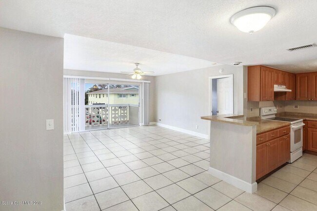 Building Photo - 223 Columbia Dr