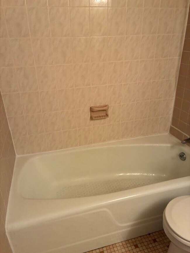 Building Photo - LAKE FRONT PARADISE