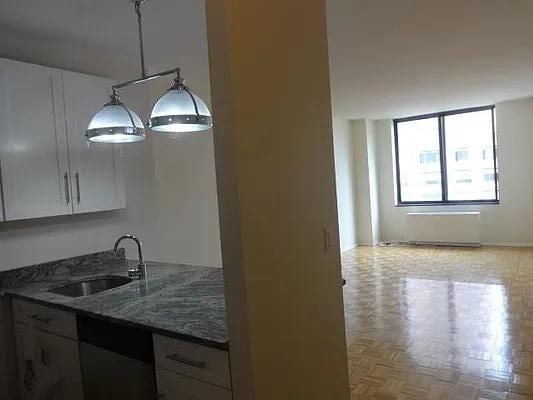 Building Photo - 380 Rector Pl