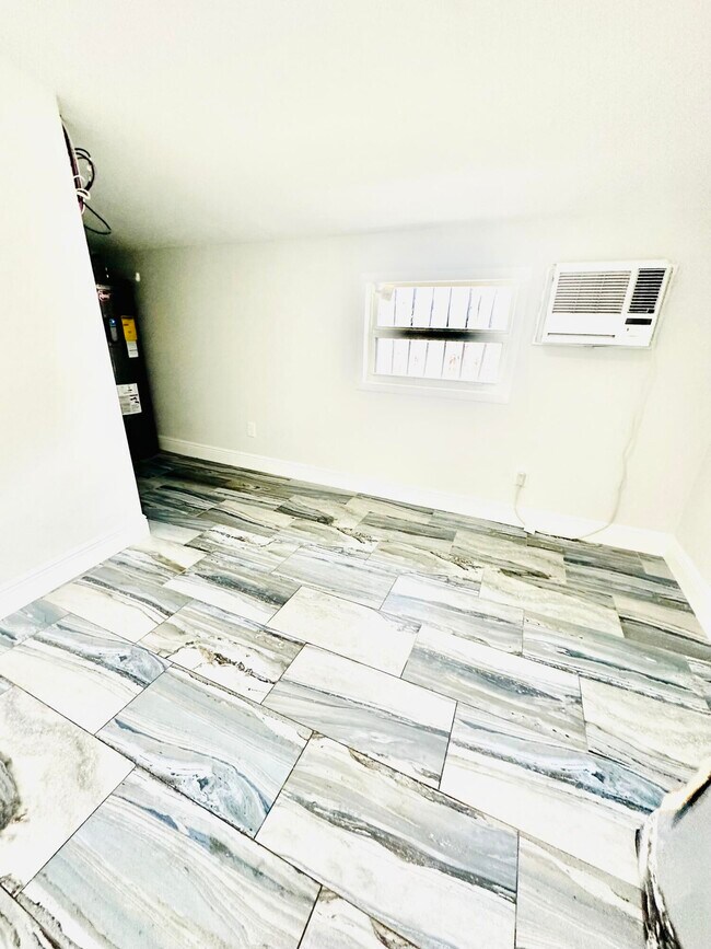 Building Photo - 1104 Neoga St