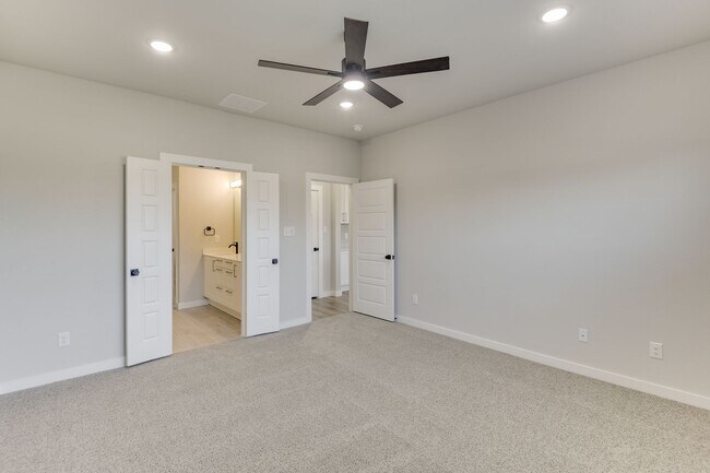 Building Photo - LUXURIOUS TRIPLEX LOCATED ON 1-ACRE LOT IN MIDLOTHIAN, TX!