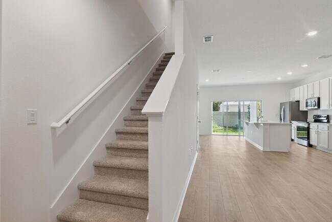 Building Photo - 1108 Elm Dr