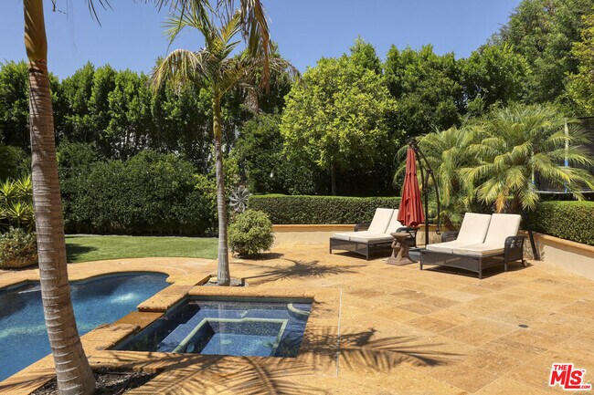 Building Photo - 4718 White Oak Ave