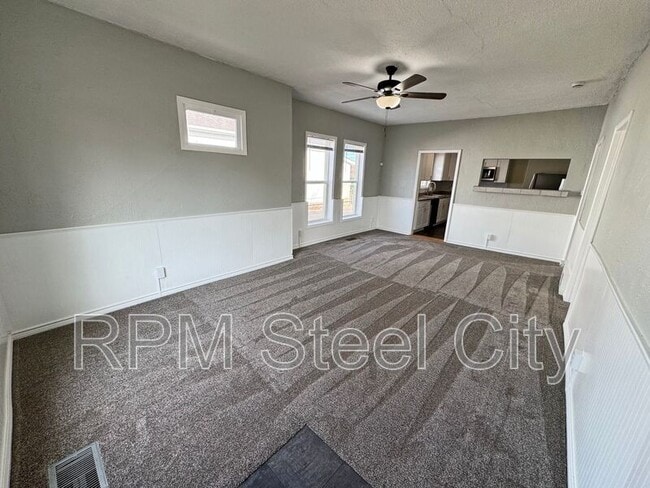 Building Photo - 1626 E Routt Ave