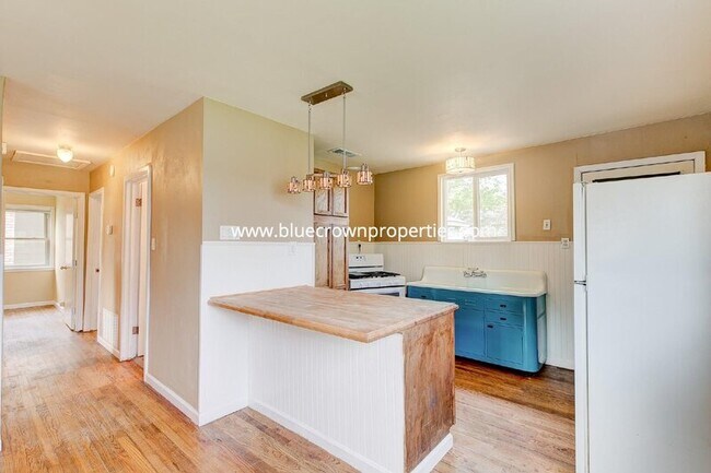 Building Photo - 1300 Bennett Dr