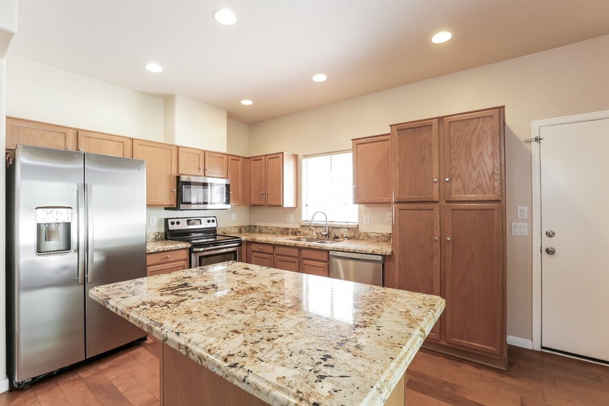 Building Photo - 7640 E Barstow St