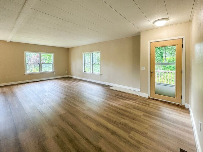 Building Photo - 8798 Holmquist Rd SE