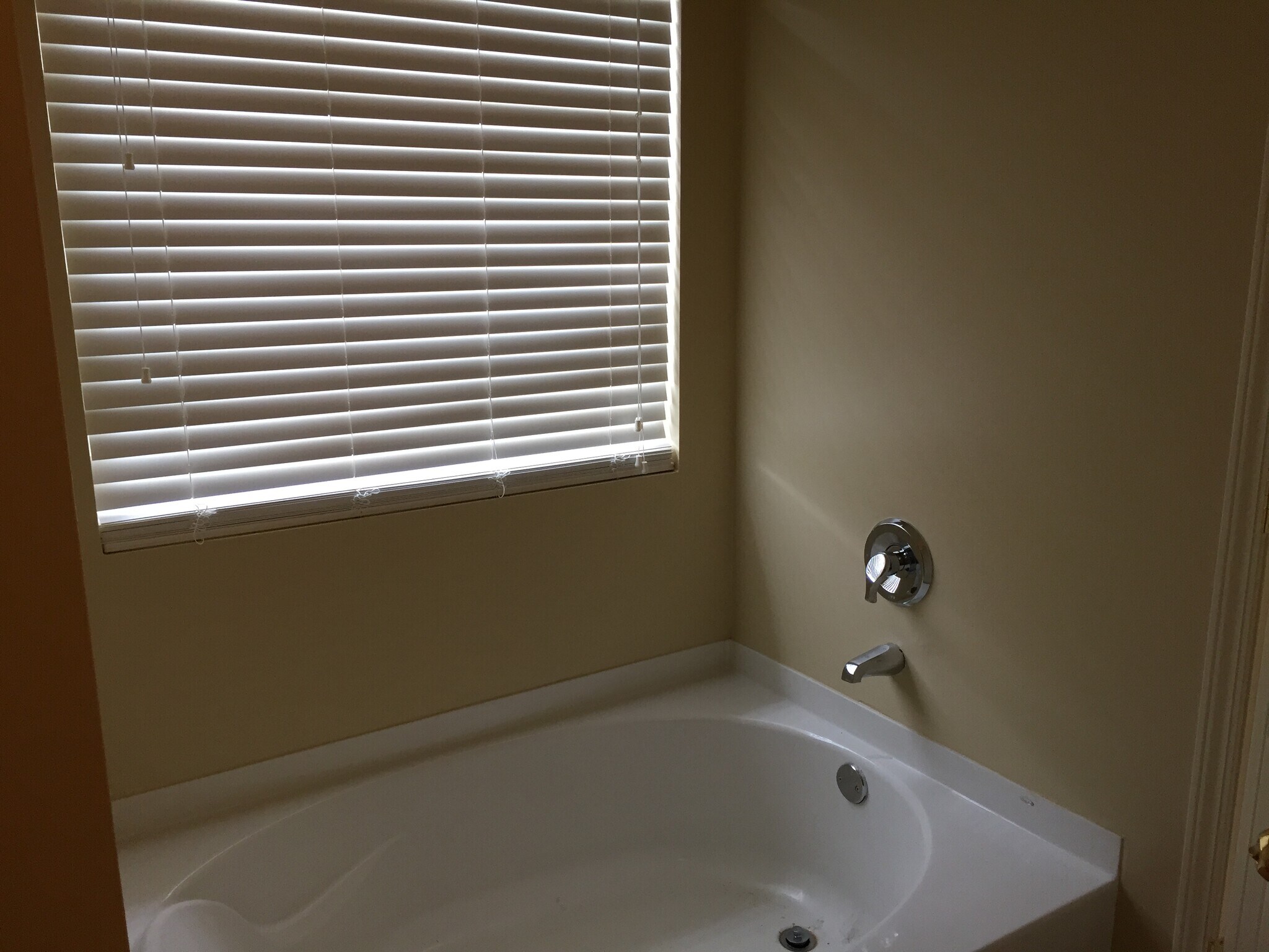 Garden Tub in Master Bath - 5448 Middlebury Dr