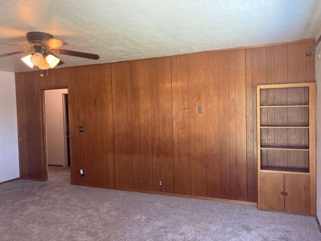 Building Photo - Turlock Country Living 3 Bedroom 2 Bath Home