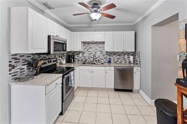 Building Photo - 3005 W Helen Ave