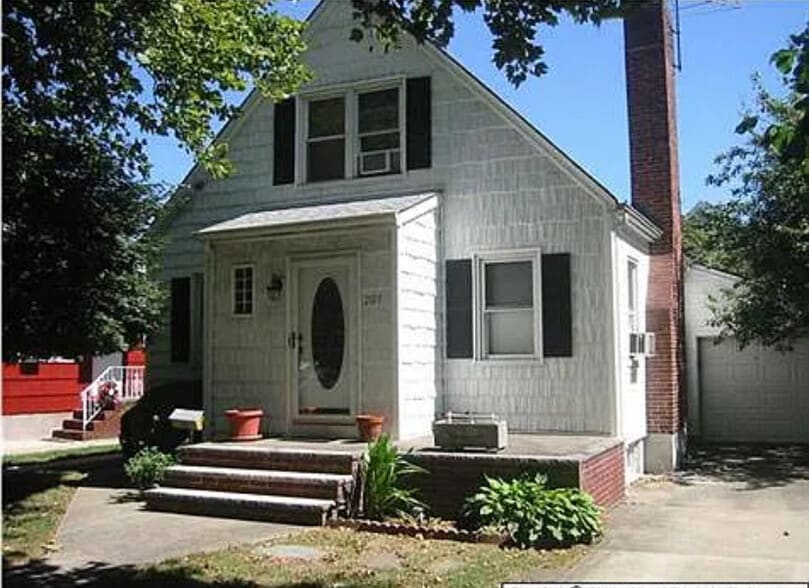 Primary Photo - 207 Allison Ave