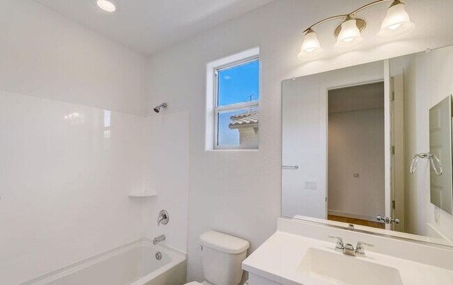Building Photo - Stunning 3beds/2baths brand new home locat...